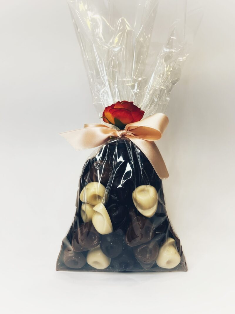 MEZZA CAMPANA DI CIOCCOLATO AL LATTE RIPIENA DI TORTELLINI