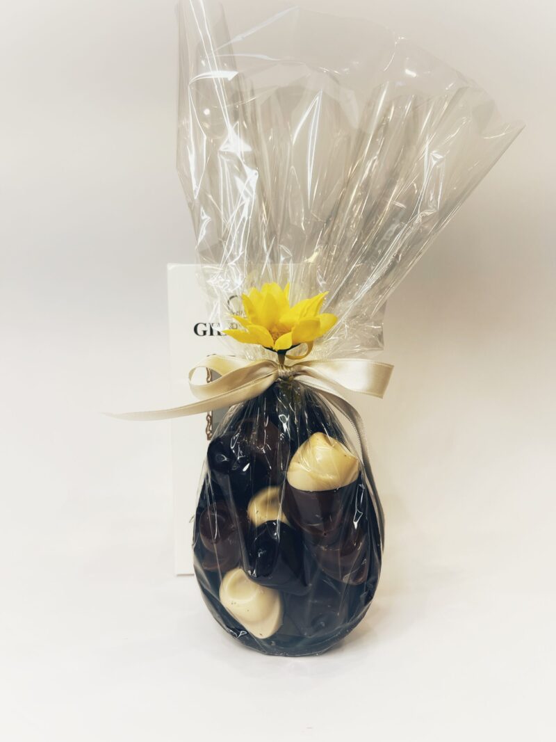 MEZZO UOVO DI CIOCCOLATO FONDENTE RIPIENO DI TORTELLINI